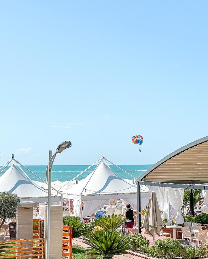 Grand Blue Fafa Resort & Spa Дуррес Экстерьер фото