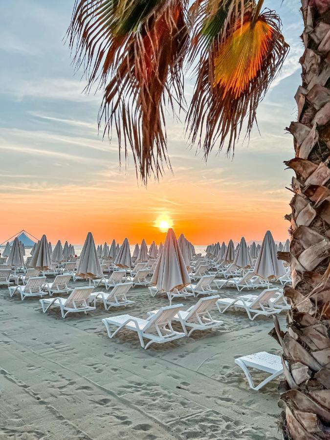 Grand Blue Fafa Resort & Spa Дуррес Экстерьер фото
